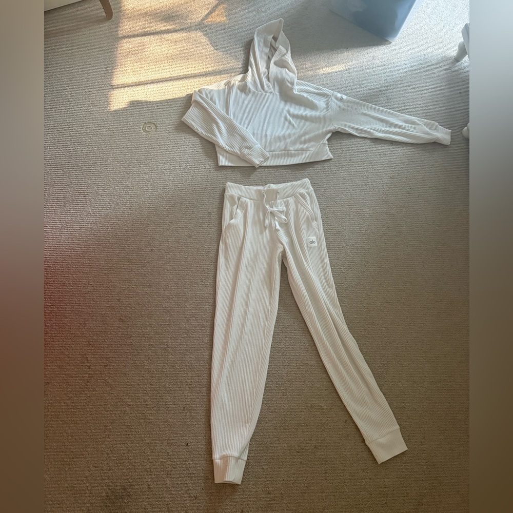 ALO Yoga White Ribbed Set